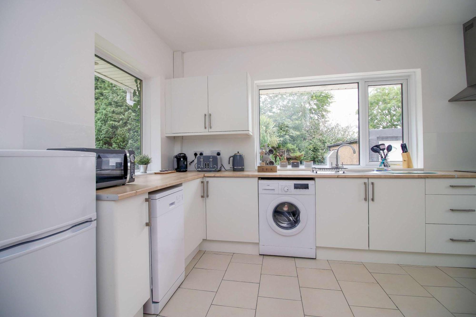 The Lockett Wonderful Large Bungalow Plympton, Plymouth Free Parking By Staystaycations Exterior photo