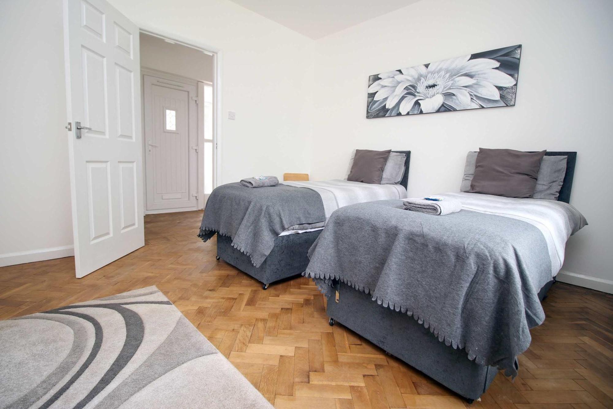 The Lockett Wonderful Large Bungalow Plympton, Plymouth Free Parking By Staystaycations Exterior photo